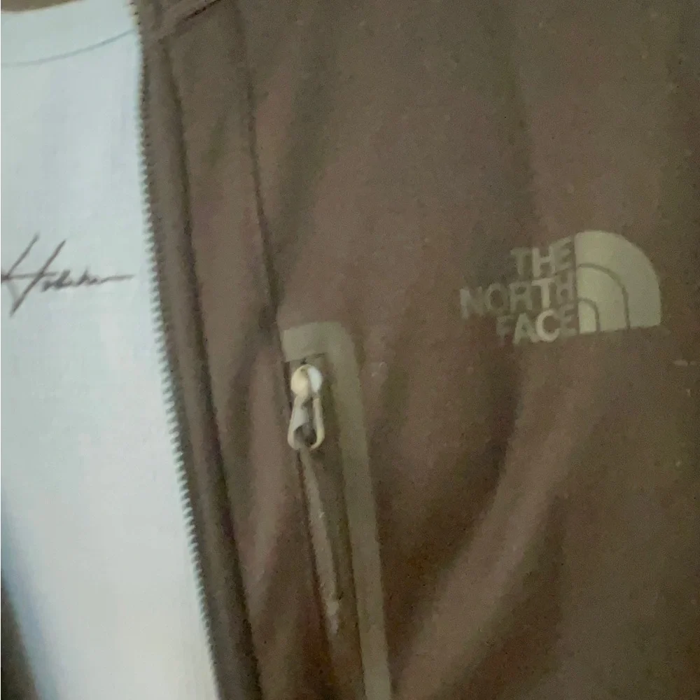 The North Face large-size lightweight men's jacket in great conditions